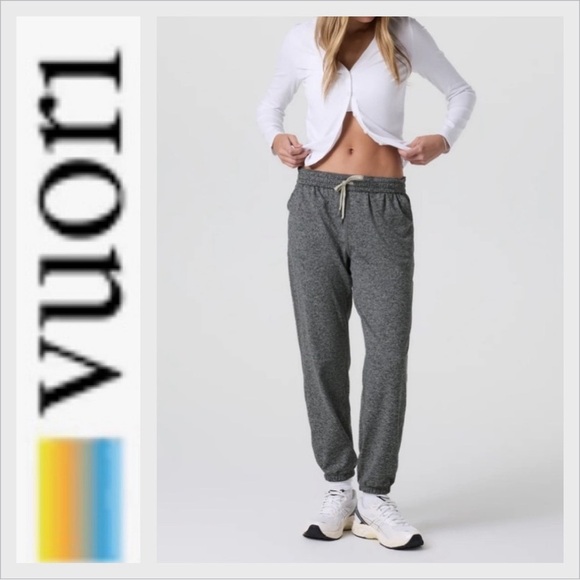 Vuori Pants - Vuori Boyfriend Sweatpant in Heather Grey Size Medium